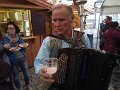 08 Noch schnell einen Schluck fuer die Stimme
